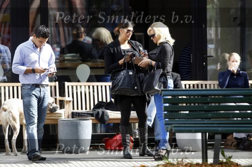 Amsterdam 22 september 2009
Connie Breukhoven met haar kinderen en hond op de cornelis schuytstraat.
Peter Smulders bv