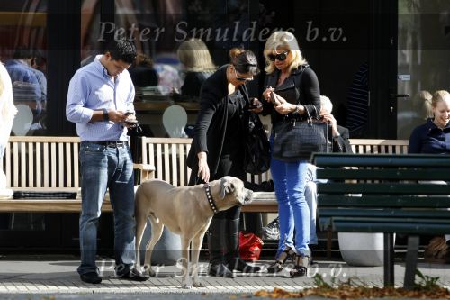 Amsterdam 22 september 2009
Connie Breukhoven met haar kinderen en hond op de cornelis schuytstraat.
Peter Smulders bv