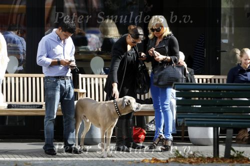 Amsterdam 22 september 2009
Connie Breukhoven met haar kinderen en hond op de cornelis schuytstraat.
Peter Smulders bv