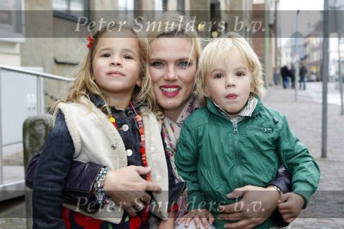 Den Haag 11 oktober 2009
Premiere in theater Diligentia. Dominique v vliet met kinderen/tweeling
Peter Smulders bv