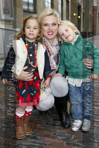 Den Haag 11 oktober 2009
Premiere in theater Diligentia. Dominique v vliet met kinderen/tweeling
Peter Smulders bv