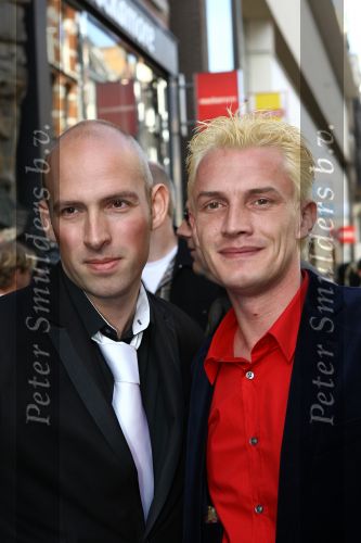 Amsterdam, 4 Oktober 2009
Premiere in Tuschinski, Nederlandse speelfilm:
Sinterklaas en de verdwenen pakjesboot
Martijn v Nellestijn met Erik Jan Slot
Foto Peter Smulders