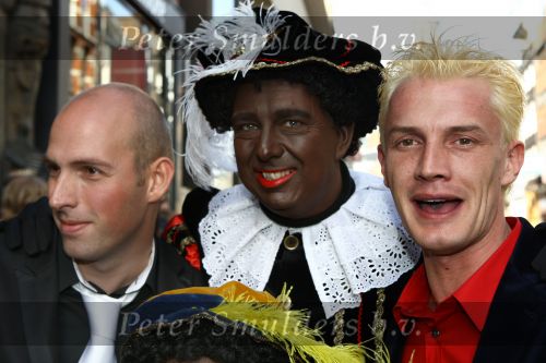 Amsterdam, 4 Oktober 2009
Premiere in Tuschinski, Nederlandse speelfilm:
Sinterklaas en de verdwenen pakjesboot
Martijn v Nellestijn met Erik Jan Slot
Foto Peter Smulders