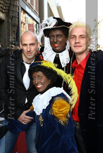 Amsterdam, 4 Oktober 2009
Premiere in Tuschinski, Nederlandse speelfilm:
Sinterklaas en de verdwenen pakjesboot
Martijn v Nellestijn met Erik Jan Slot
Foto Peter Smulders