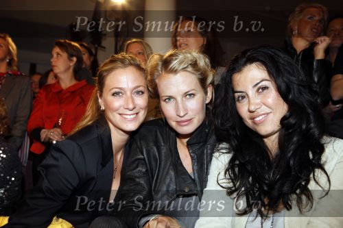 Amsterdam 17 september 2009
Modeshow Dani Bles bij de bonneterie. Anouk Smulders Graziella Ferraro en Fabienne de Vries
Peter Smulders bv