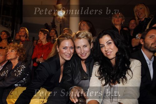 Amsterdam 17 september 2009
Modeshow Dani Bles bij de bonneterie. Anouk Smulders Graziella Ferraro en Fabienne de Vries
Peter Smulders bv