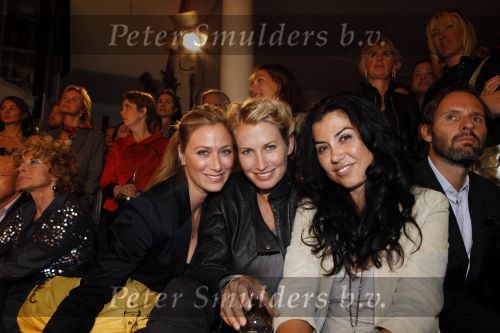 Amsterdam 17 september 2009
Modeshow Dani Bles bij de bonneterie. Anouk Smulders Graziella Ferraro en Fabienne de Vries
Peter Smulders bv