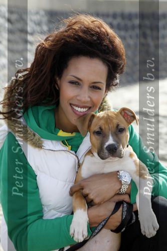 Scheveningen 4 oktober 2009
Bridget Maasland organiseert dogwalk op het strand van Scheveningen.
Ruim 300 honden liepen mee met hun baasjes. Glennis Grace met vriend Moos en zoon Anthony
Peter Smulders bv