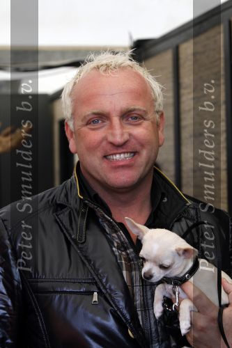Scheveningen 4 oktober 2009
Bridget Maasland organiseert dogwalk op het strand van Scheveningen.
Ruim 300 honden liepen mee met hun baasjes. Gordon
Peter Smulders bv