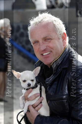Scheveningen 4 oktober 2009
Bridget Maasland organiseert dogwalk op het strand van Scheveningen.
Ruim 300 honden liepen mee met hun baasjes. Gordon
Peter Smulders bv