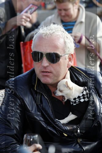 Scheveningen 4 oktober 2009
Bridget Maasland organiseert dogwalk op het strand van Scheveningen.
Ruim 300 honden liepen mee met hun baasjes. Gordon
Peter Smulders bv