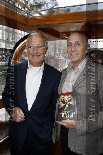 Amsterdam 8 november 2009
Presentatie boek Theo Heuft over zijn leven en Yab Yum. Theo met henny Vittali
Peter Smulders bv