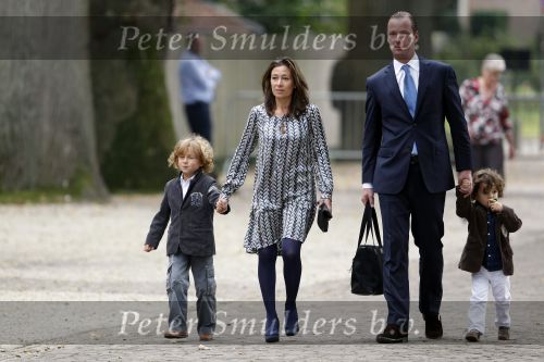 Apeldoorn 20 september 2009
Doop Pieter v Vollenhoven, zoon van Prins Pieter Christiaan en prinses Anita op paleis het Loo. Ook zijn zus Emma is aanwezig. Marc Schroder met zijn vrouw en kinderen
Peter Smulders bv