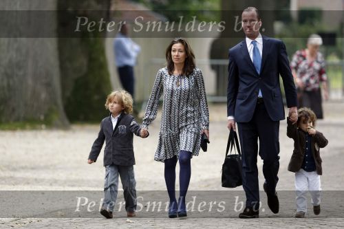Apeldoorn 20 september 2009
Doop Pieter v Vollenhoven, zoon van Prins Pieter Christiaan en prinses Anita op paleis het Loo. Ook zijn zus Emma is aanwezig. Marc Schroder met zijn vrouw en kinderen
Peter Smulders bv