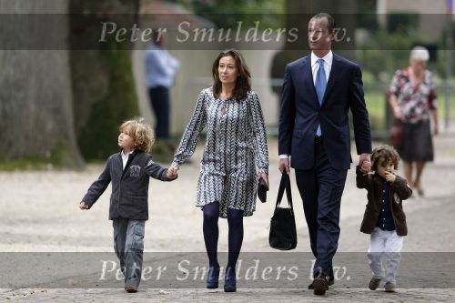 Apeldoorn 20 september 2009
Doop Pieter v Vollenhoven, zoon van Prins Pieter Christiaan en prinses Anita op paleis het Loo. Ook zijn zus Emma is aanwezig. Marc Schroder met zijn vrouw en kinderen
Peter Smulders bv