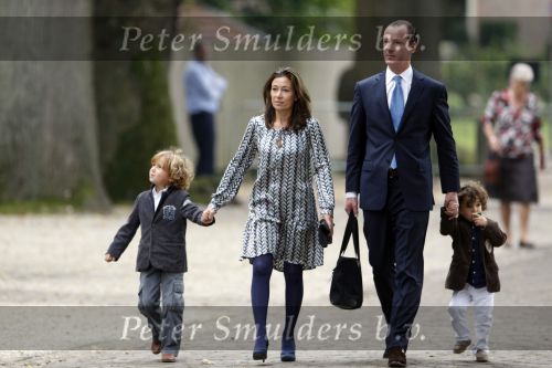 Apeldoorn 20 september 2009
Doop Pieter v Vollenhoven, zoon van Prins Pieter Christiaan en prinses Anita op paleis het Loo. Ook zijn zus Emma is aanwezig. Marc Schroder met zijn vrouw en kinderen
Peter Smulders bv