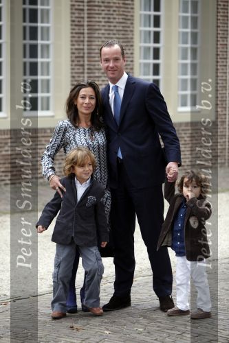 Apeldoorn 20 september 2009
Doop Pieter v Vollenhoven, zoon van Prins Pieter Christiaan en prinses Anita op paleis het Loo. Ook zijn zus Emma is aanwezig. Marc Schroder met zijn vrouw en kinderen
Peter Smulders bv
