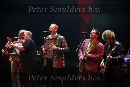Gorinchem 21 september 2009
Ruud de Graaf 30 jaar in het vak en krijgt een koninklijk lintje. Pater Moeskroen
Peter Smulders bv