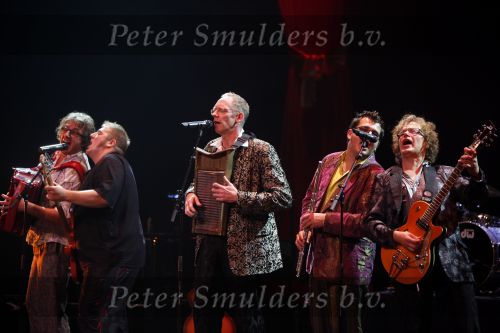 Gorinchem 21 september 2009
Ruud de Graaf 30 jaar in het vak en krijgt een koninklijk lintje. Pater Moeskroen
Peter Smulders bv