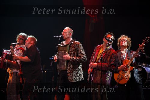 Gorinchem 21 september 2009
Ruud de Graaf 30 jaar in het vak en krijgt een koninklijk lintje. Pater Moeskroen
Peter Smulders bv