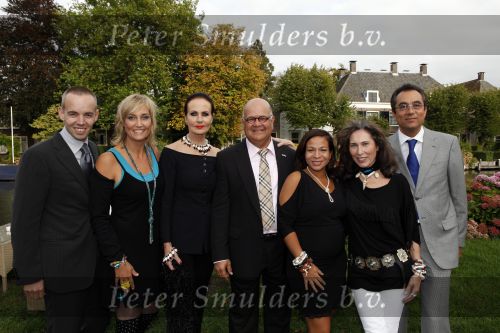 Vreeland 17 september 2009
Presentatie sieradenlijn Ans Marcus bij restaurant de Nederlanden. Met Nurlaila en Patricia Steur
Peter Smulders bv