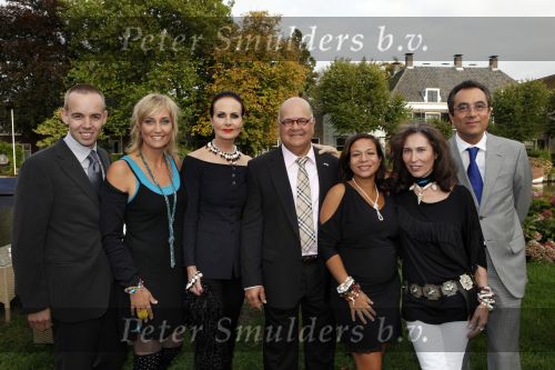 Vreeland 17 september 2009
Presentatie sieradenlijn Ans Marcus bij restaurant de Nederlanden. Met Nurlaila en Patricia Steur
Peter Smulders bv