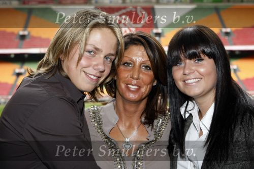 Amsterdam 23 september 2009
presentatie postzegels Andre Hazes in de amsterdam Arena. Andre Jr en Roxeanne krijgen de eerste zegels en ook Rachel is natuurlijk van de partij.
Peter Smulders bv