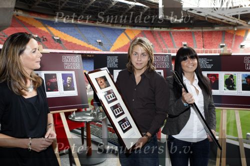 Amsterdam 23 september 2009
presentatie postzegels Andre Hazes in de amsterdam Arena. Andre Jr en Roxeanne krijgen de eerste zegels en ook Rachel is natuurlijk van de partij.
Peter Smulders bv