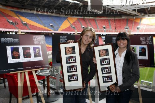 Amsterdam 23 september 2009
presentatie postzegels Andre Hazes in de amsterdam Arena. Andre Jr en Roxeanne krijgen de eerste zegels en ook Rachel is natuurlijk van de partij.
Peter Smulders bv