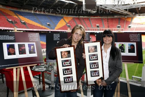 Amsterdam 23 september 2009
presentatie postzegels Andre Hazes in de amsterdam Arena. Andre Jr en Roxeanne krijgen de eerste zegels en ook Rachel is natuurlijk van de partij.
Peter Smulders bv