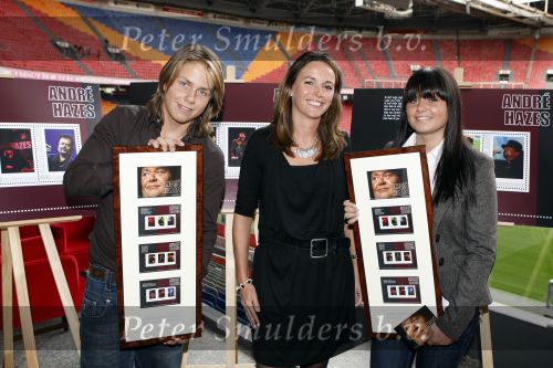 Amsterdam 23 september 2009
presentatie postzegels Andre Hazes in de amsterdam Arena. Andre Jr en Roxeanne krijgen de eerste zegels en ook Rachel is natuurlijk van de partij.
Peter Smulders bv