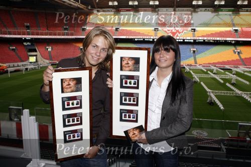 Amsterdam 23 september 2009
presentatie postzegels Andre Hazes in de amsterdam Arena. Andre Jr en Roxeanne krijgen de eerste zegels en ook Rachel is natuurlijk van de partij.
Peter Smulders bv