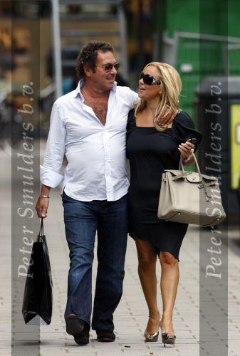 Amsterdam 19 september 2009
Tatjana Simic met haar vriend Ronnie Rosenbaum op de pc hooftstraat.