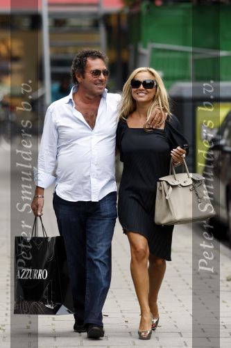 Amsterdam 19 september 2009
Tatjana Simic met haar vriend Ronnie Rosenbaum op de pc hooftstraat.