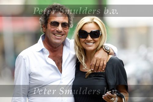 Amsterdam 19 september 2009
Tatjana Simic met haar vriend Ronnie Rosenbaum op de pc hooftstraat.
Peter Smulders bv
