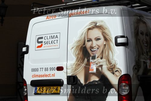Amsterdam 23 september 2009
tatjana maakt reclame voor airco op een bus.
Peter Smulders bv