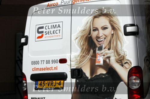 Amsterdam 23 september 2009
tatjana maakt reclame voor airco op een bus.
Peter Smulders bv