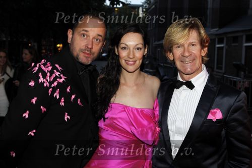 Amsterdam 29 september 2010
Pink Ribbon gala in de westerkerk. Myrianne v Reeden met Addy v d Krommenacker en zijn vriend
Peter Smulders bv