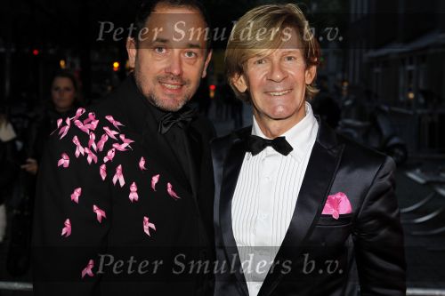 Amsterdam 29 september 2010
Pink Ribbon gala in de westerkerk. Myrianne v Reeden met Addy v d Krommenacker en zijn vriend
Peter Smulders bv