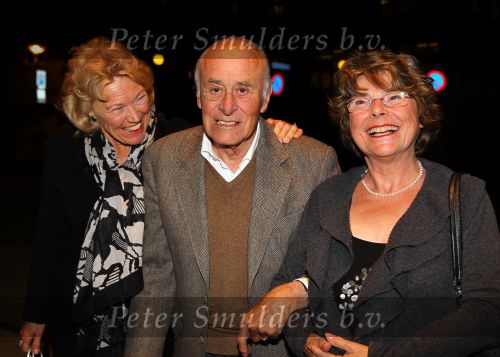 Gouda, 11 Oktober 2010
Premiere Ivo Niehe van de nieuwe theatervoorstelling van Mussen & Zwanen, LICHTJES IN JE OGEN.
Albert v d Scheer
Foto Peter Smulders BV
