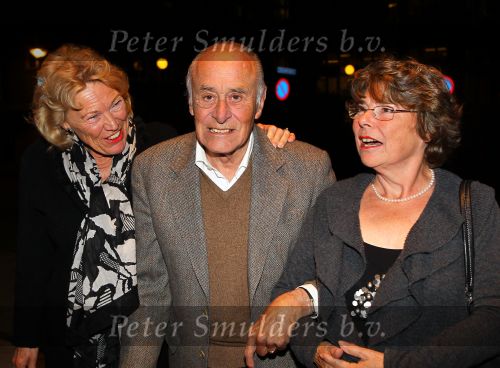 Gouda, 11 Oktober 2010
Premiere Ivo Niehe van de nieuwe theatervoorstelling van Mussen & Zwanen, LICHTJES IN JE OGEN.
Albert v d Scheer
Foto Peter Smulders BV