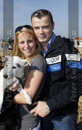 Scheveningen 3 oktober 2010
Dogwalk georganiseerd door de stichting van Bridget Maasland . Alexandra Alphenaar met vriend en hond
Peter Smulders bv