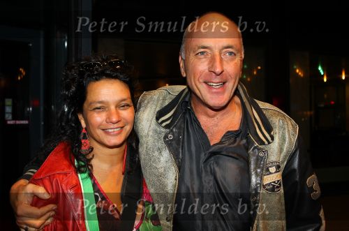 Gouda, 11 Oktober 2010
Premiere Ivo Niehe van de nieuwe theatervoorstelling van Mussen & Zwanen, LICHTJES IN JE OGEN.
Alfred v d Heuvel met partner
Foto Peter Smulders BV