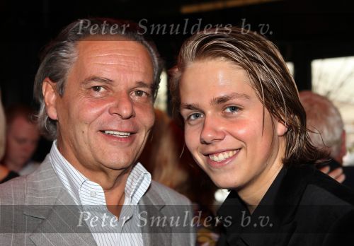 Amsterdam, 23 September 2010
Eerste CD uitreiking van Roxeanne Hazes en Andre Hazes Jr. 
met de titel: Van jou, voor jou.
Andre Hazes Jr. met Harrie v d Moesdijk en zoon Jan v d Moesdijk
Foto Peter Smulders BV