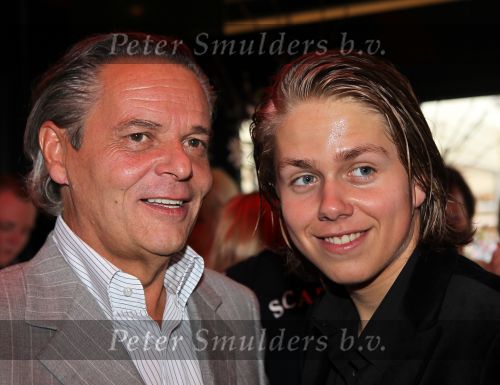Amsterdam, 23 September 2010
Eerste CD uitreiking van Roxeanne Hazes en Andre Hazes Jr. 
met de titel: Van jou, voor jou.
Andre Hazes Jr. met Harrie v d Moesdijk en zoon Jan v d Moesdijk
Foto Peter Smulders BV