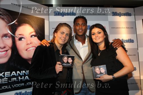 Amsterdam, 23 September 2010
Eerste CD uitreiking van Roxeanne Hazes en Andre Hazes Jr. 
met de titel: Van jou, voor jou.
samen met Patrick Kluivert
Foto Peter Smulders BV