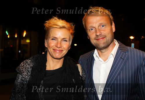 Gouda, 11 Oktober 2010
Premiere Ivo Niehe van de nieuwe theatervoorstelling van Mussen & Zwanen, LICHTJES IN JE OGEN.
Anita Witzier met partner
Foto Peter Smulders BV