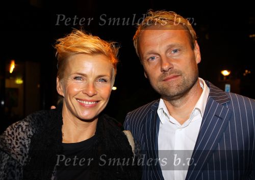Gouda, 11 Oktober 2010
Premiere Ivo Niehe van de nieuwe theatervoorstelling van Mussen & Zwanen, LICHTJES IN JE OGEN.
Anita Witzier met partner
Foto Peter Smulders BV