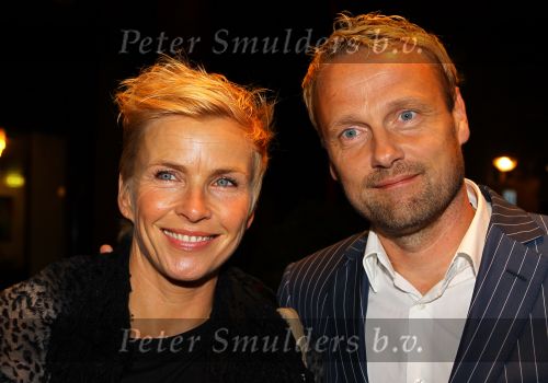 Gouda, 11 Oktober 2010
Premiere Ivo Niehe van de nieuwe theatervoorstelling van Mussen & Zwanen, LICHTJES IN JE OGEN.
Anita Witzier met partner
Foto Peter Smulders BV