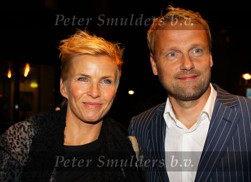 Gouda, 11 Oktober 2010
Premiere Ivo Niehe van de nieuwe theatervoorstelling van Mussen & Zwanen, LICHTJES IN JE OGEN.
Anita Witzier met partner
Foto Peter Smulders BV